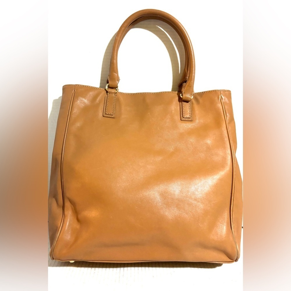 Elegant Tan Leather Tote Bag